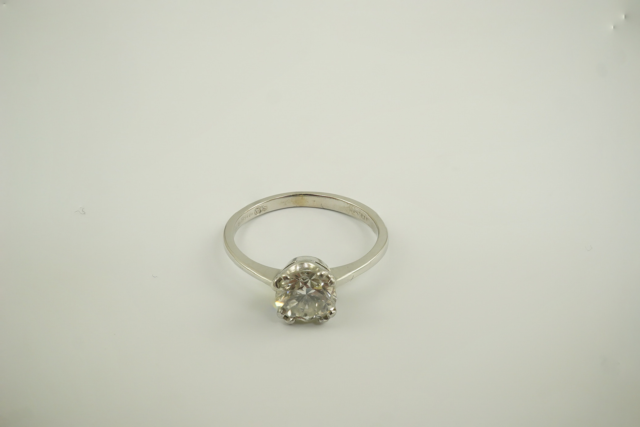 An 18ct white gold and solitaire diamond set ring